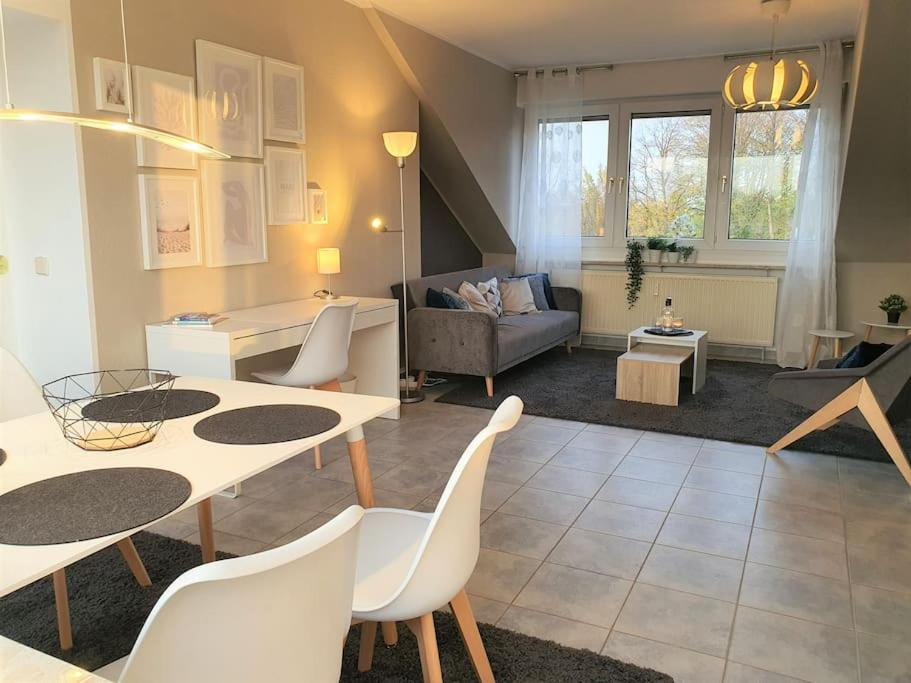 Modernes Und Ruhiges Appartement Mit Loggia Marl Buitenkant foto