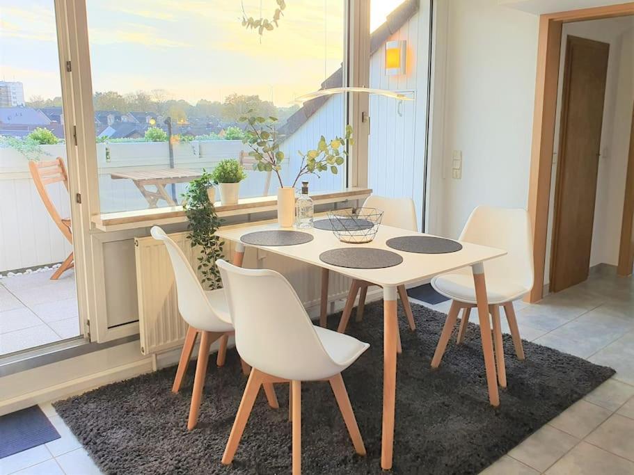 Modernes Und Ruhiges Appartement Mit Loggia Marl Buitenkant foto