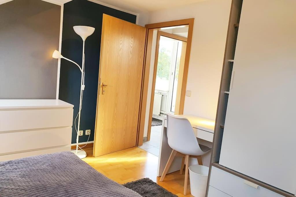 Modernes Und Ruhiges Appartement Mit Loggia Marl Buitenkant foto